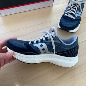 Saucony Endorphin speed women’s size 8
